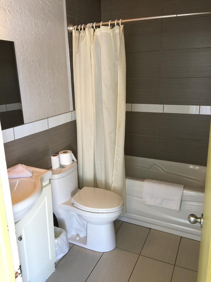 Motel La Siesta De Gascon Тербон Экстерьер фото