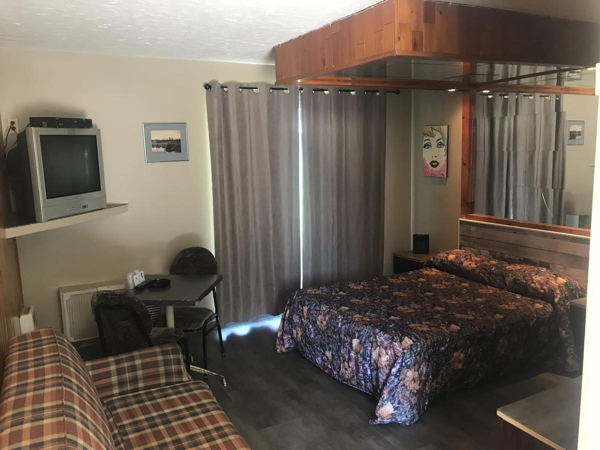 Motel La Siesta De Gascon Тербон Экстерьер фото